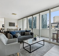 Clean  Bright Apartment in the Heart of the City
