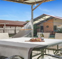 Cleveland Place - walk to beach and shops - Accommodation Brisbane