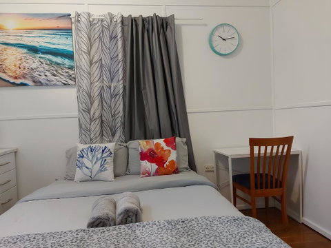 Comfortable Guest Room Closes To Emerald CBD - Accommodation Brisbane 0