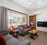 Comfortable Queen sized room near Tuggerah Lake - Accommodation Brisbane