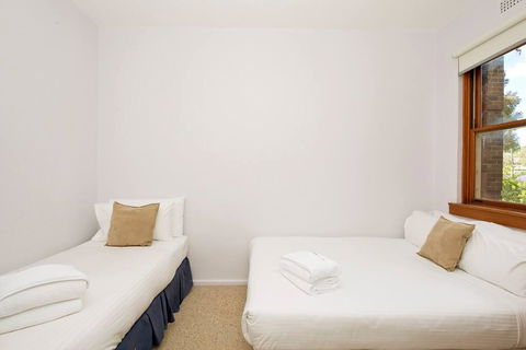 Cosy 2BR Plus Parking In Nth Sydney - Accommodation Brisbane 3