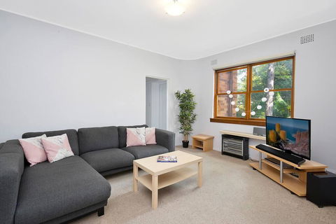 Cosy 2BR Plus Parking In Nth Sydney - Accommodation Brisbane 0