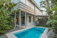 Cosy but Cool Sunshine Beach