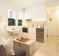 Cosy Flat in Art Deco Building Minutes From City - Accommodation Brisbane