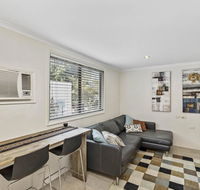 Cosy Studio Apartment Seconds From Manly Beach - Accommodation Brisbane