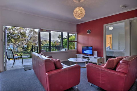 Cove Beach Apartment 1 - Accommodation Brisbane 0