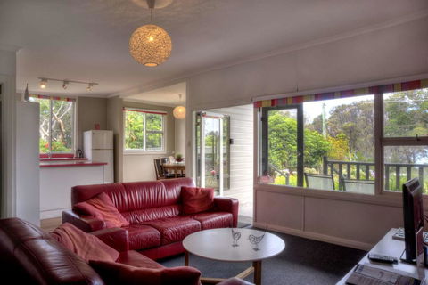 Cove Beach Apartment 1 - Accommodation Brisbane 2