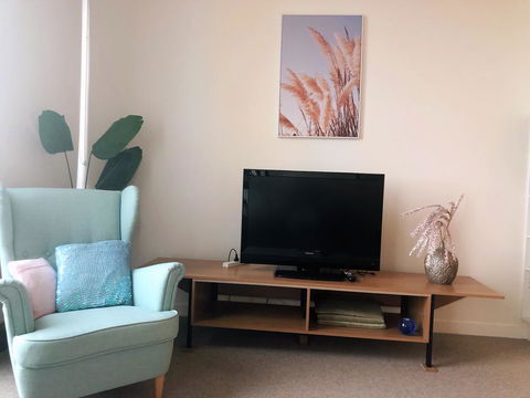 Cozy & Convenient 1Bdr Aparment + FREE Parking - Accommodation Brisbane 2