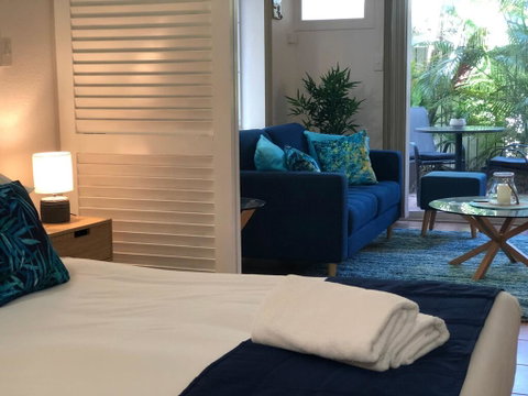 Crystal Palms - Accommodation Brisbane 0