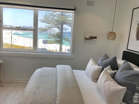 D'Luxe Designer Den Bondi-Ocean View Apartment - Accommodation Brisbane 0
