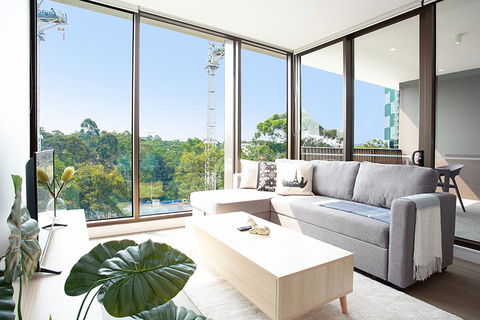 Designer Apartment With Balcony In Quiet Suburb - Accommodation Brisbane 0