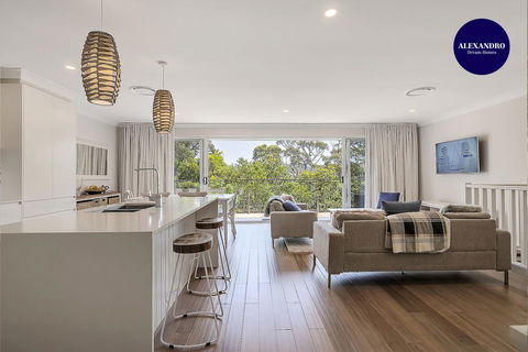DESIGNER HOLIDAY BEACH PAD // 4 BED // COPA - Accommodation Brisbane 0