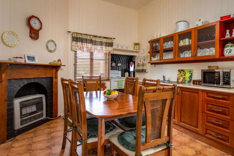 Dillons Cottage - Accommodation Brisbane 2