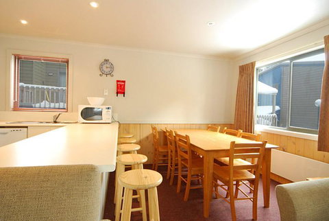 Discobulous 6 - Accommodation Brisbane 2