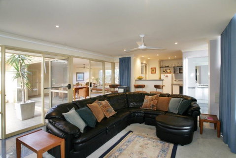 Dolphin 3 Bedroom House By Shoalwater Executive Homes - Accommodation Brisbane 0