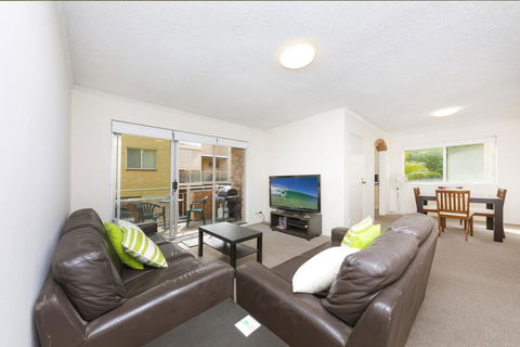 Dolphin Court 1/48 North Street - Accommodation Brisbane 1