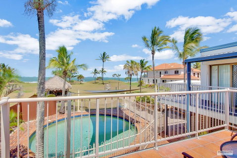 Driftwood On The Beach - Accommodation Brisbane 0