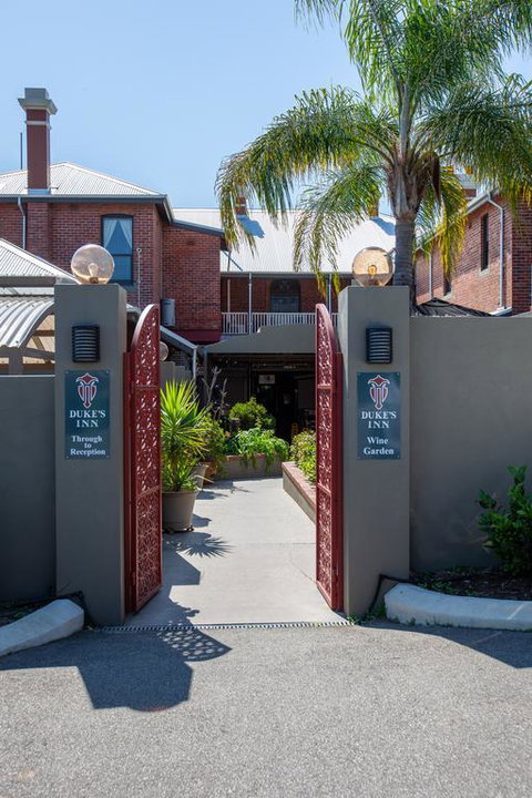 Duke's Inn - Accommodation Brisbane 3