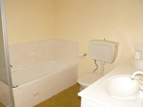 Ebbtide, Unit 23, 2-6 North St, Forster - Accommodation Brisbane 1