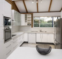 EeBee House - Beautiful Family Home with Stunning Eagle Bay Views - Accommodation Brisbane