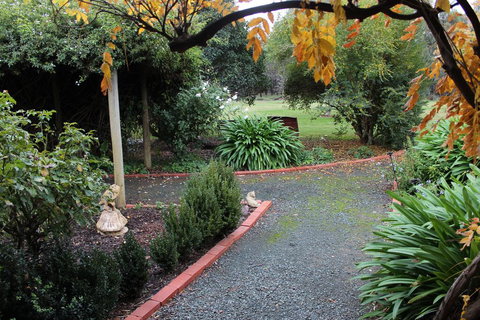 Elinike Guest Cottages - Accommodation Brisbane 2