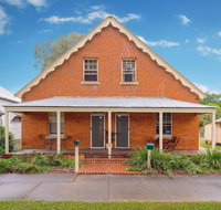 Eliza 1875 Red Brick Duplex Townhouse - Accommodation Brisbane