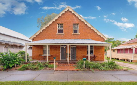 Eliza 1875 Red Brick Duplex Townhouse - Accommodation Brisbane 0