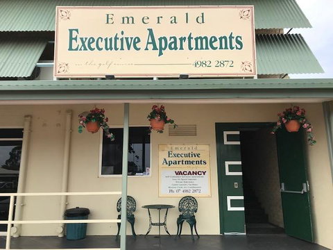 Emerald Executive Apartments - Accommodation Brisbane 2