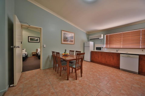 Emerald Explorers Inn - Accommodation Brisbane 1