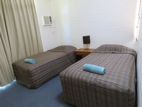 Emerald Gardens Motel & Apartments - Accommodation Brisbane 2