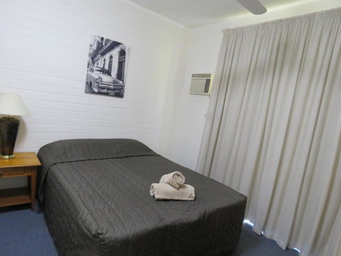 Emerald Gardens Motel & Apartments - Accommodation Brisbane 3