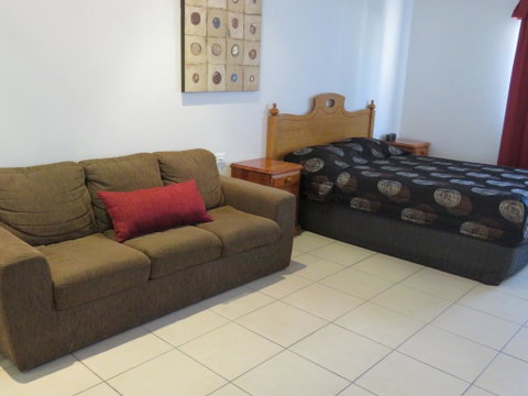 Emerald Gardens Motel & Apartments - Accommodation Brisbane 1