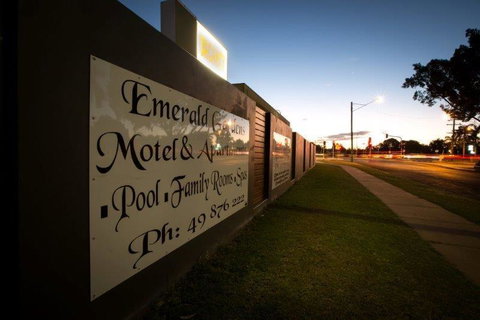 Emerald Gardens Motel & Apartments - Accommodation Brisbane 0