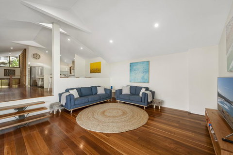 Emerald Seas Beach House - Accommodation Brisbane 1