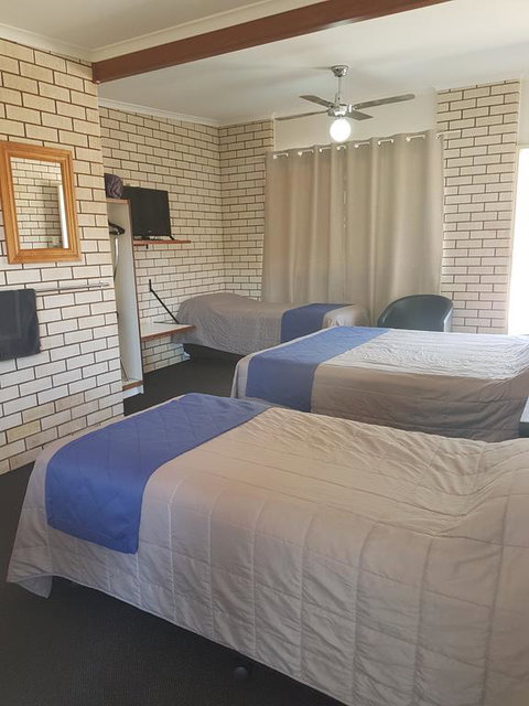 Emerald Tower Motor Inn - Accommodation Brisbane 3