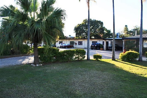 Emerald Tower Motor Inn - Accommodation Brisbane 1