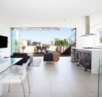 Enjoy Leafy Urban Outlooks in Modern Lifestyle Retreat - Accommodation Brisbane