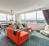 Exquisite 2 bed apartment with beach  city views - Accommodation Brisbane