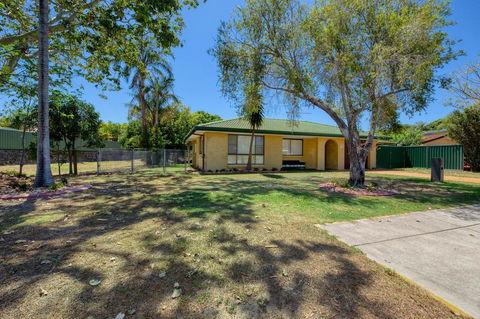 Fabulously Presented Family Retreat On Bribie Island - Accommodation Brisbane 1