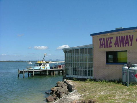 Fabulously Presented Family Retreat On Bribie Island - Accommodation Brisbane 2