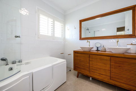 Fabulously Presented Family Retreat On Bribie Island - Accommodation Brisbane 3