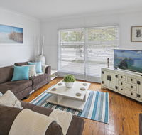 Family Beach House With Parking and Outdoor Dining - Accommodation Brisbane