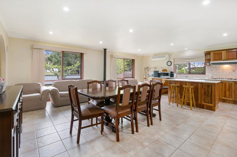 Family Getaway - Walk To Bay Beach - Accommodation Brisbane 2