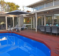 FLORENCE HOUSE Sundrenched Luxury with Pool  Deck - Accommodation Brisbane