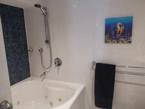 Focus Resort Oceanfront Apartments In Surfers With Ocean And Hinterland Views 25 Steps To Beach! - Accommodation Brisbane 2