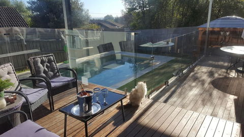 Frankston Hilltop Retreat - Accommodation Brisbane 2