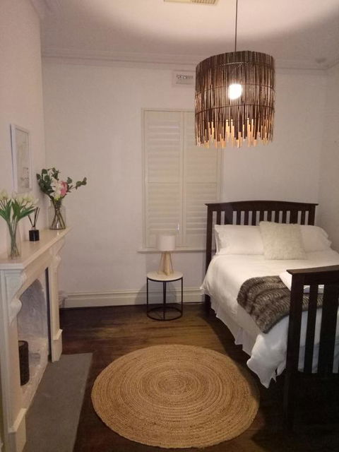 FUNKY COTTAGE - Accommodation Brisbane 2