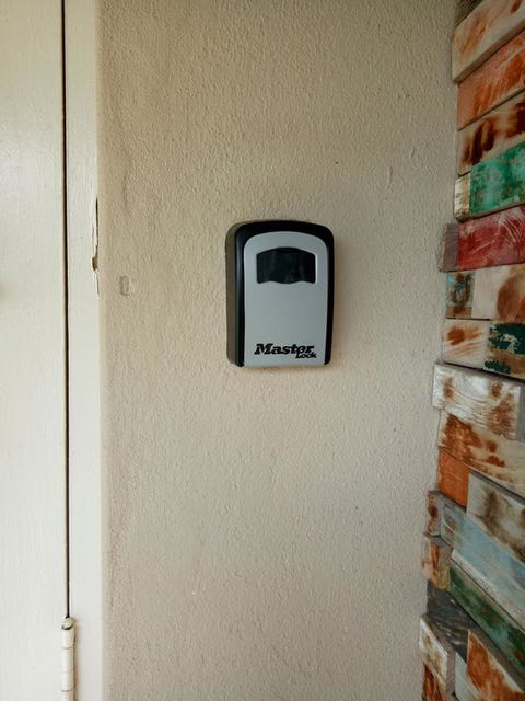 FUNKY COTTAGE - Accommodation Brisbane 3