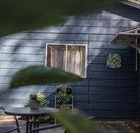 Funky Flat on Acreage - Accommodation Brisbane