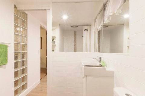 Funky, Central Studio - Accommodation Brisbane 3